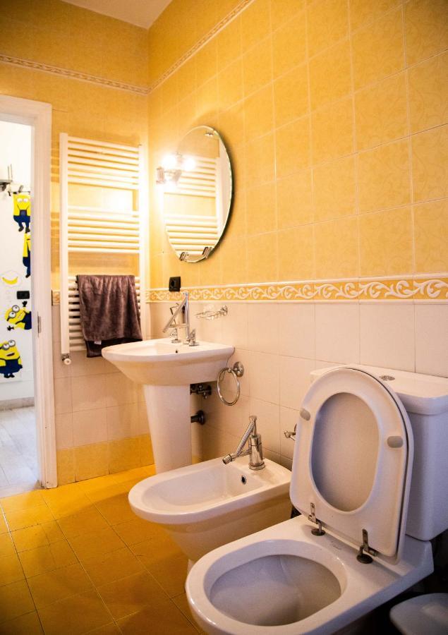 Blue Door Hostel ティラナ エクステリア 写真